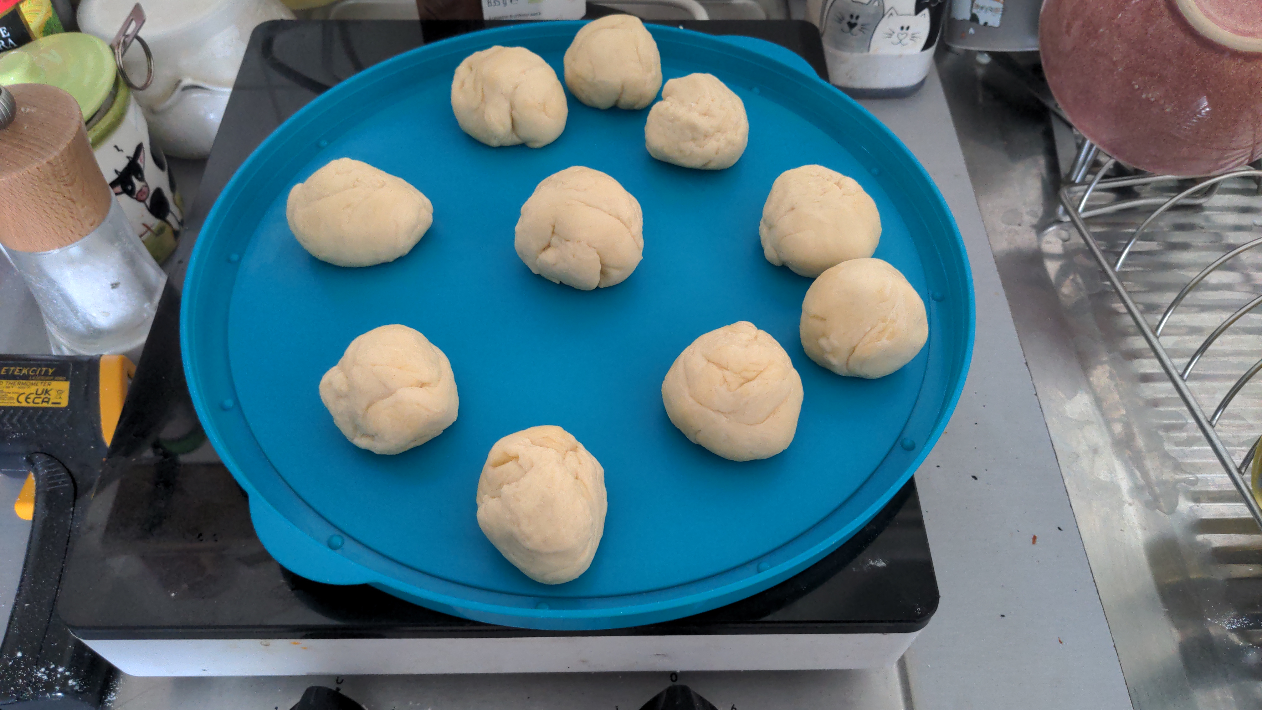 Figure 2 : Boules de tortillas à laisser reposer puis étaler