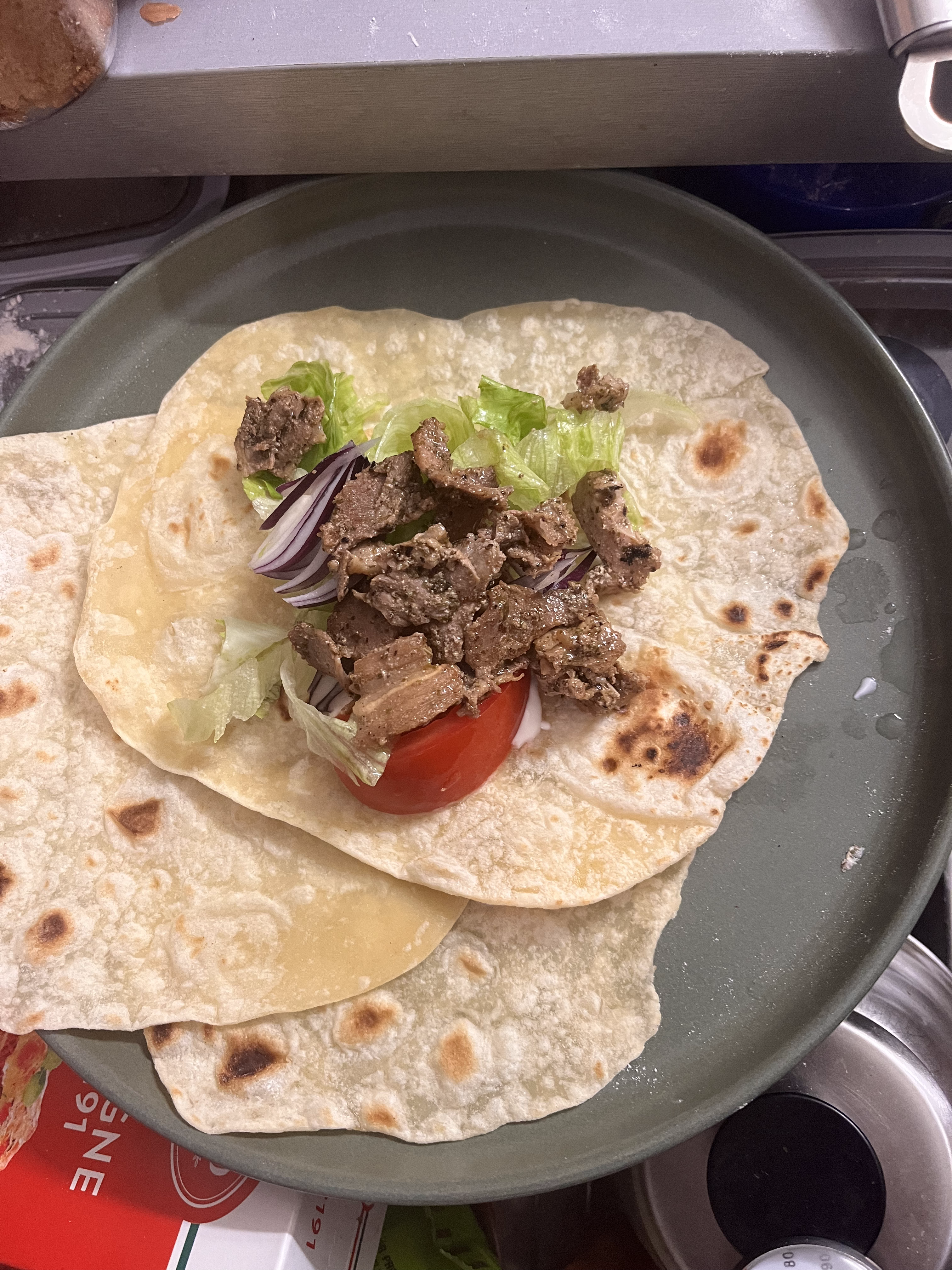 Figure 1 : Viande de kebab sur une tortilla